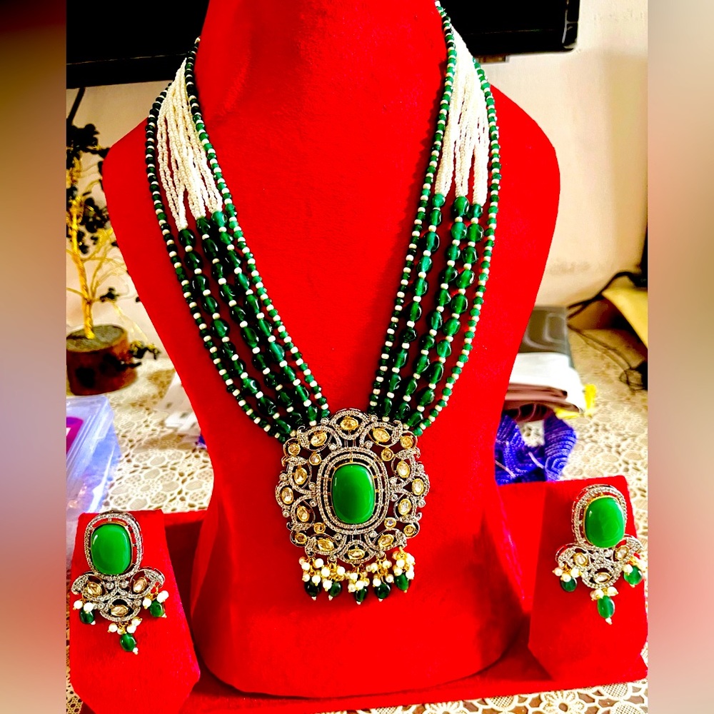 Grand Emerald&American Diamanté Pendant Held By Pearls &Green Droplets Earrings - Picture 2 of 6
